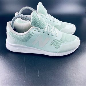 Womens- New Balance 005 Teal Size 9